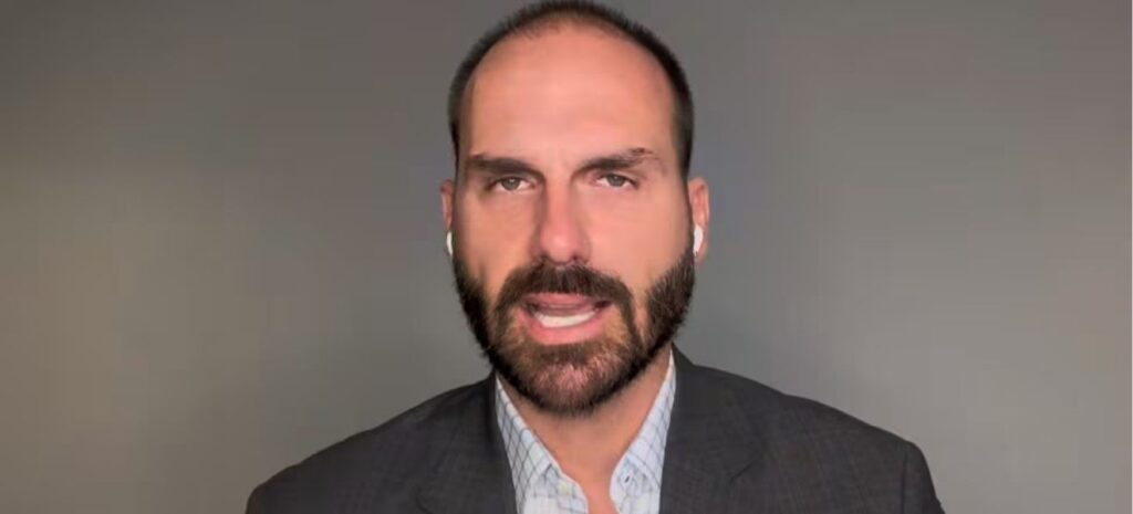 Eduardo Bolsonaro admite trabalhar por mais sanções de Trump contra o Brasil e cogita passar décadas “exilado” nos EUA