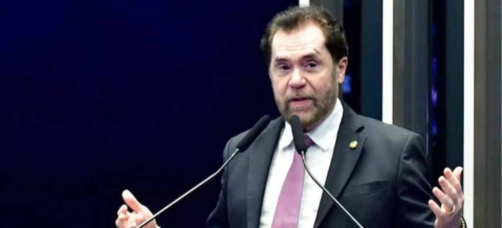 Senador Plínio Valério quer blindar Pix diante da ofensiva de Trump