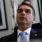 Flávio Bolsonaro evita cravar Tarcísio como nome para 2026 e descarta Michelle como substituta política do pai