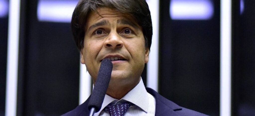 Fim dos privilégios: reforma administrativa vai valer para servidores atuais e combate super salários