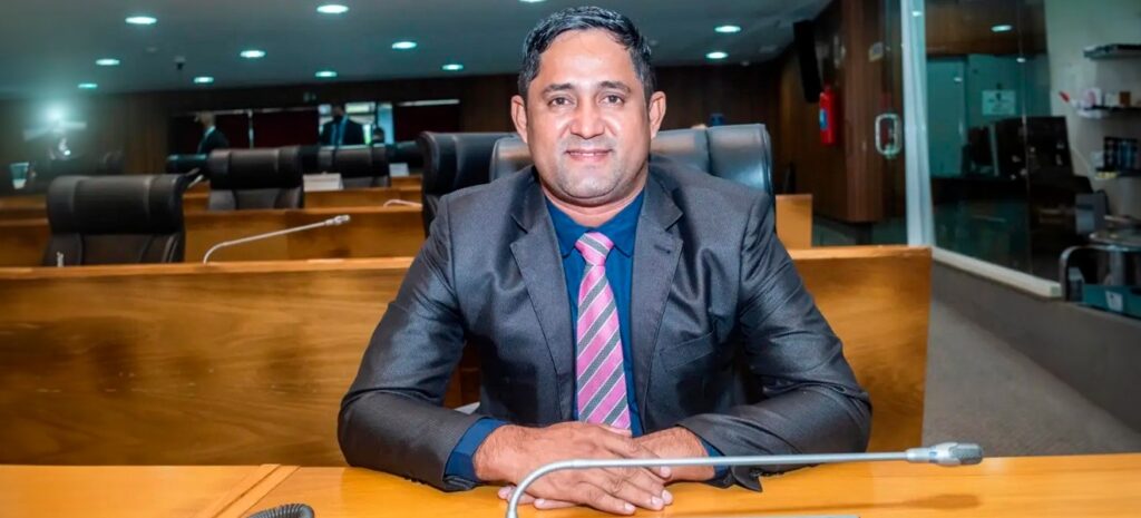 Prefeito atrasa salários e culpa tarifa de Trump