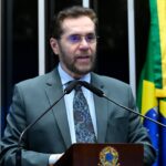 Plínio denuncia exclusão do Amazonas em programa do SUS e cobra correção imediata