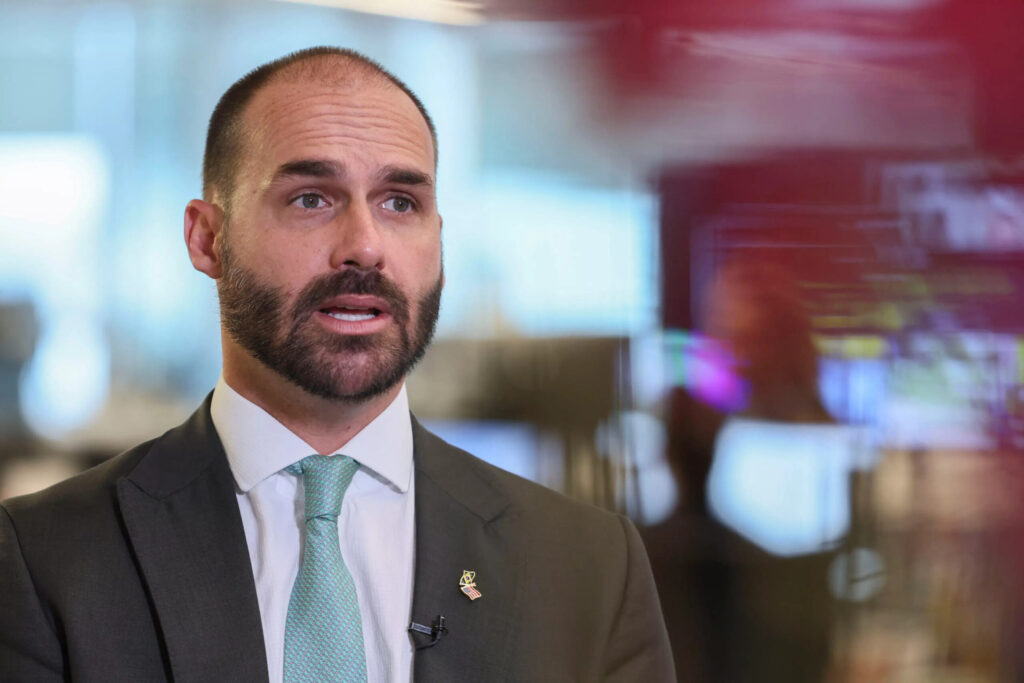 Eduardo Bolsonaro chama radicalização de Tarcísio de “lágrimas de crocodilo”