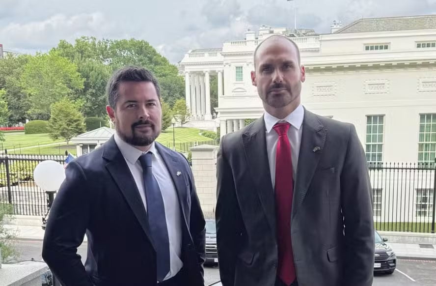 PGR denuncia Eduardo Bolsonaro e Paulo Figueiredo por Coação em Processo Judicial
