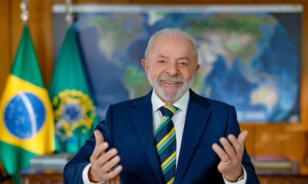 Lula indicará dois novos ministros do STM em meio a julgamento que pode cassar patentes de Bolsonaro e generais
