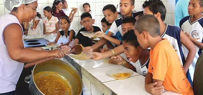 Crise nas escolas de MG: sem água, sem merenda e sem banheiros