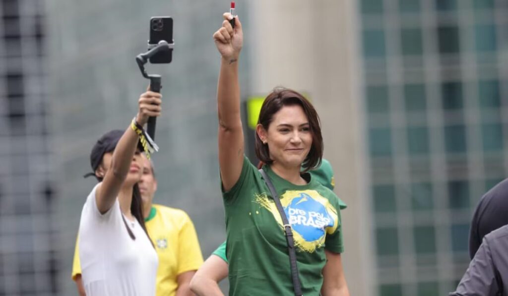 Michelle assume protagonismo no 7 de Setembro na Paulista