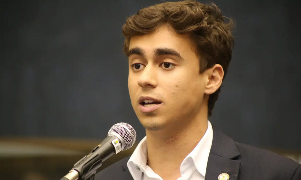PT pede ao STF bloqueio das redes sociais de Nikolas Ferreira