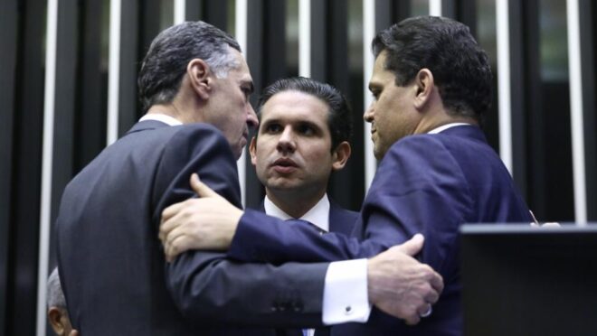 Projeto de anistia a Bolsonaro ameaça provocar choque entre Congresso e STF