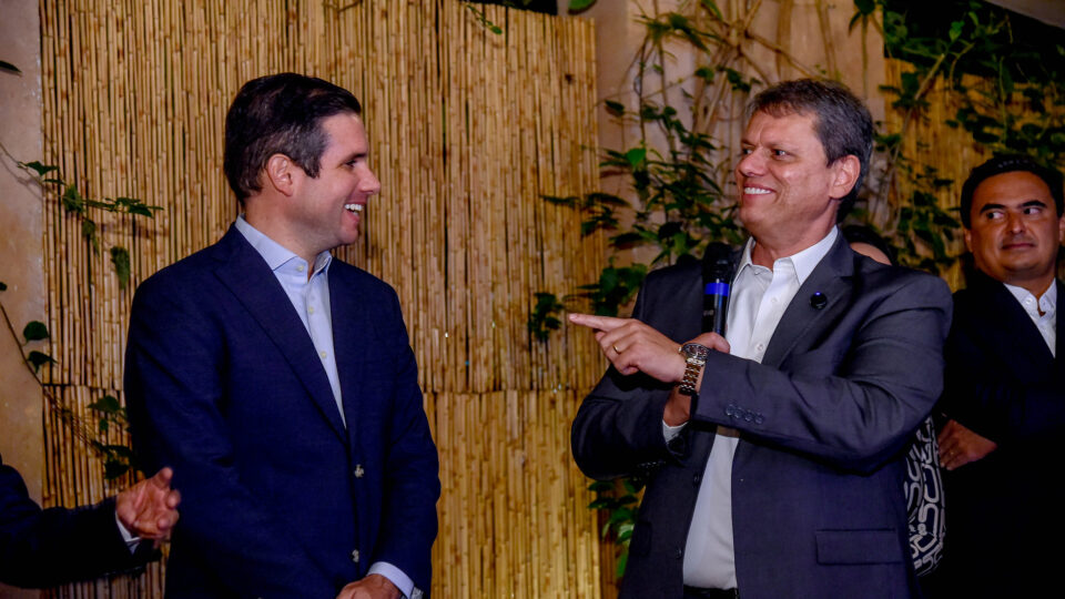 Tarcísio liga para Hugo Motta e busca terreno para anistia de janeiro: aliados de Bolsonaro em alerta