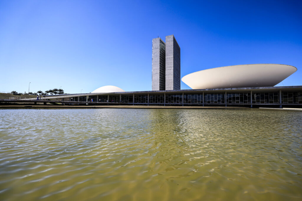 STF joga polêmica das vagas da Câmara para 2030 e evita Crise Imediata