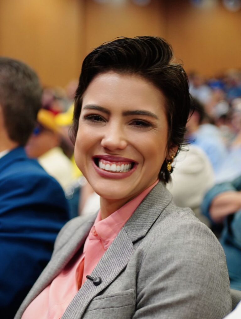 Rebeca Romero: “Mulher na política equilibra debates em todas as áreas, não só em pautas femininas”