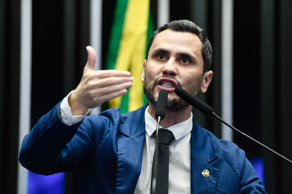 Cleitinho defende consulta pública antes de venda de estatais