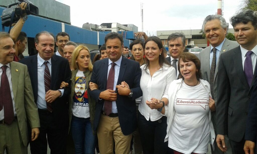 Aécio celebra Nobel da Paz de María Corina enquanto Lula silencia após tê-la ironizado em 2024