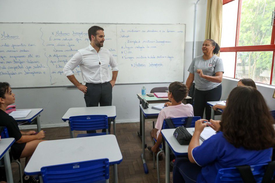 Governo do RS mantém avanço de alunos com até quatro reprovações