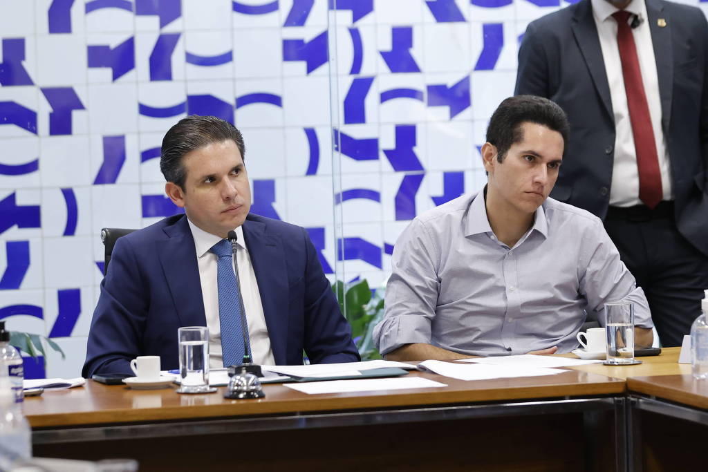 Centrão retoma debate sobre voto distrital misto e tenta ampliar controle político