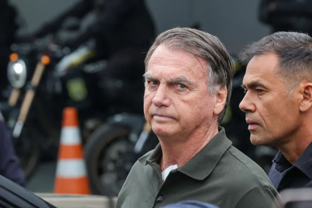Moraes libera visitas políticas a Bolsonaro durante prisão domiciliar