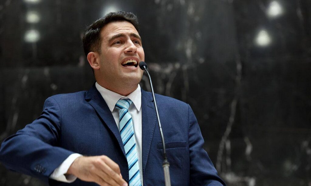 Caporezzo critica Zema e diz que governador “falhou” ao não negociar dívida mineira com Bolsonaro