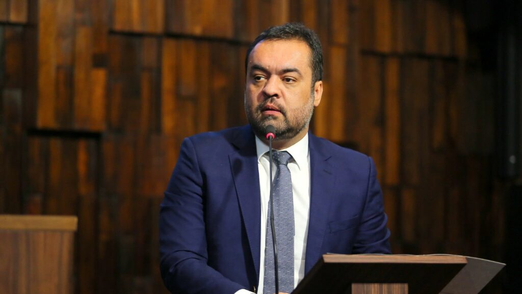 Castro quadruplica seguidores e se torna o segundo governador mais influente do país