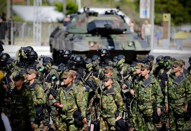 Justiça garante permanência de militares trans nas Forças Armadas