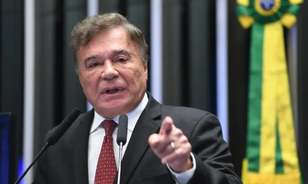 Álvaro Dias se filia ao MDB e tentará retornar ao Senado no Paraná
