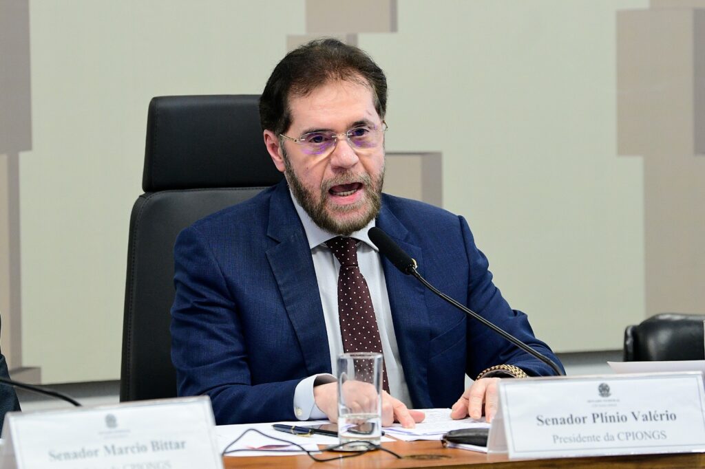 Senador Plínio Valério sobe o tom contra o STF e crítica nova Lei de Impeachment