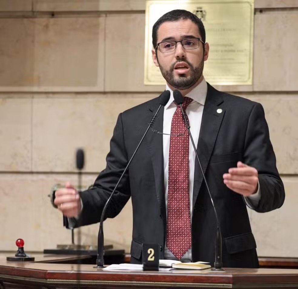 Vereador Pedro Duarte questiona Paes sobre desapropriação ilegal de prédio no Rio