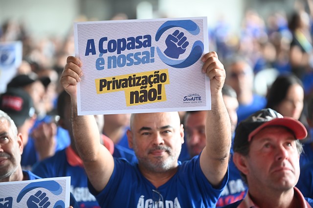 Prefeitos devem judicializar tentativa de Zema de privatizar Copasa em Minas