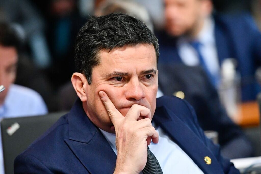 Moro autorizou grampos ilegais contra autoridades, afirma Polícia Federal
