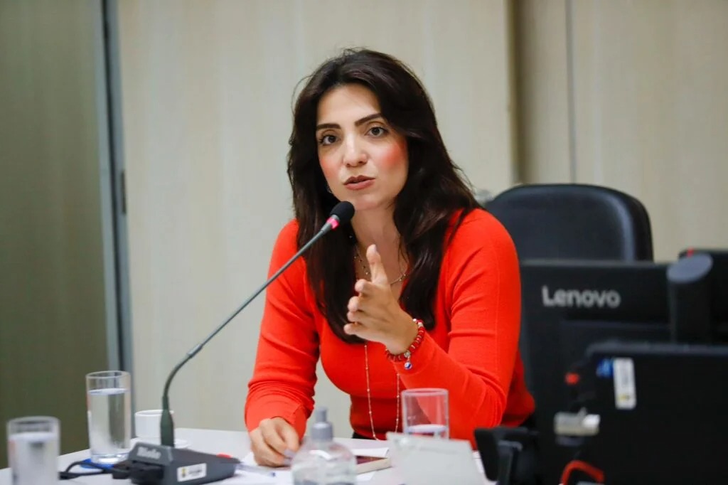 Marcela Trópia afirma sofrer pressão da “Família Aro” para deixar o NOVO e pode se filiar ao MDB