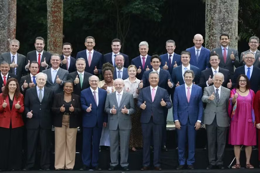 Governo começa 2026 em ritmo de campanha, com metade dos ministros disputando eleições.