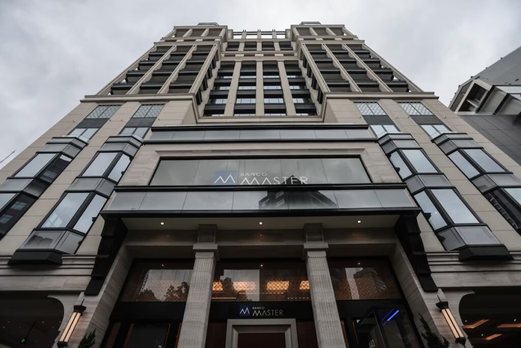 75% dos contratos consignados do Banco Master podem ter irregularidades, diz INSS