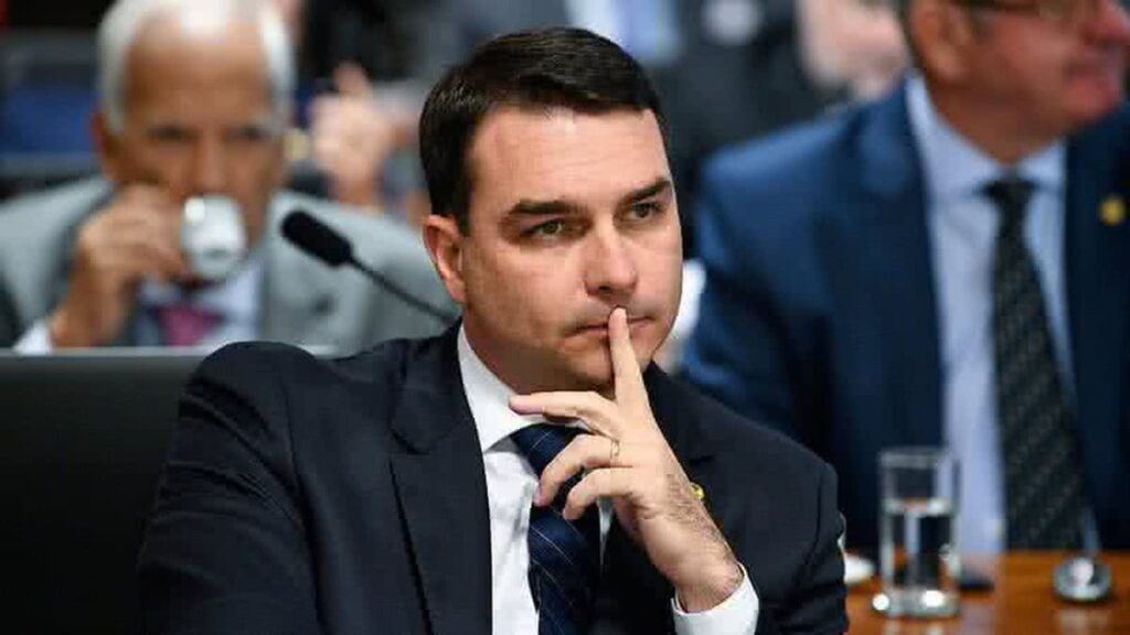 Senado pagou R$ 14 mil por viagem de pré-campanha de Flávio, que cita “equívoco” em pedido de reembolso