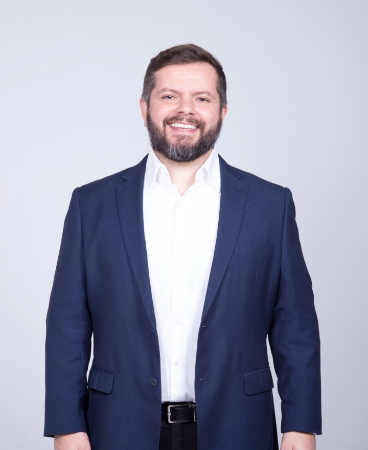 Investigado por corrupção, vice-prefeito do PL em Minas perde cargo após fugir do país