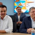 Tarcísio sai em defesa do vice e amplia distanciamento de Kassab após vazamento sobre investigação