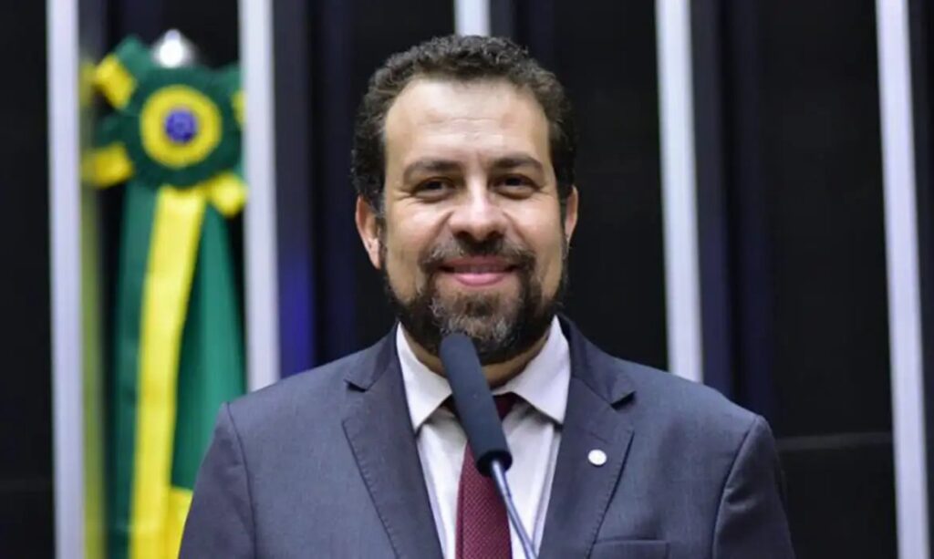 Boulos condiciona permanência no PSOL à entrada na federação do PT