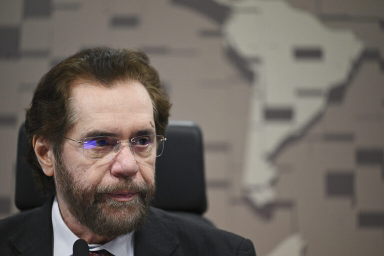 “Votarei contra indicação de Jorge Messias ao STF”, afirma senador Plínio Valério, do Amazonas