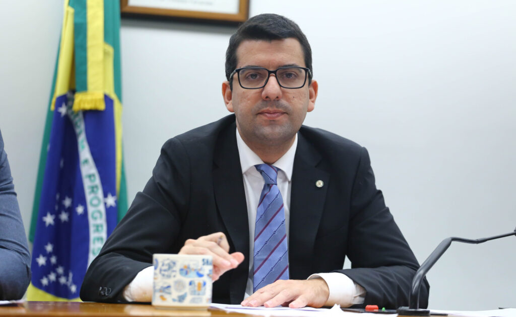 Marcelo Queiroz propõe poder de veto do Senado a socorro da União a bancos em crise