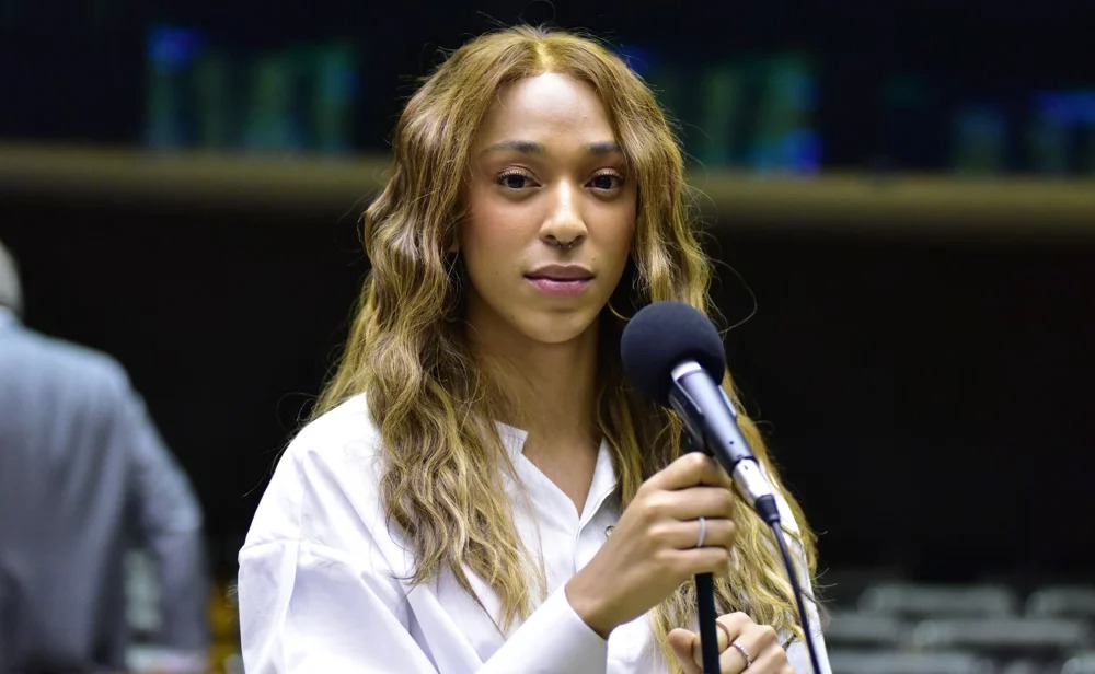 Atuação de Erika Hilton à frente da Comissão da Mulher gera desgaste e impõe cautela ao Lula