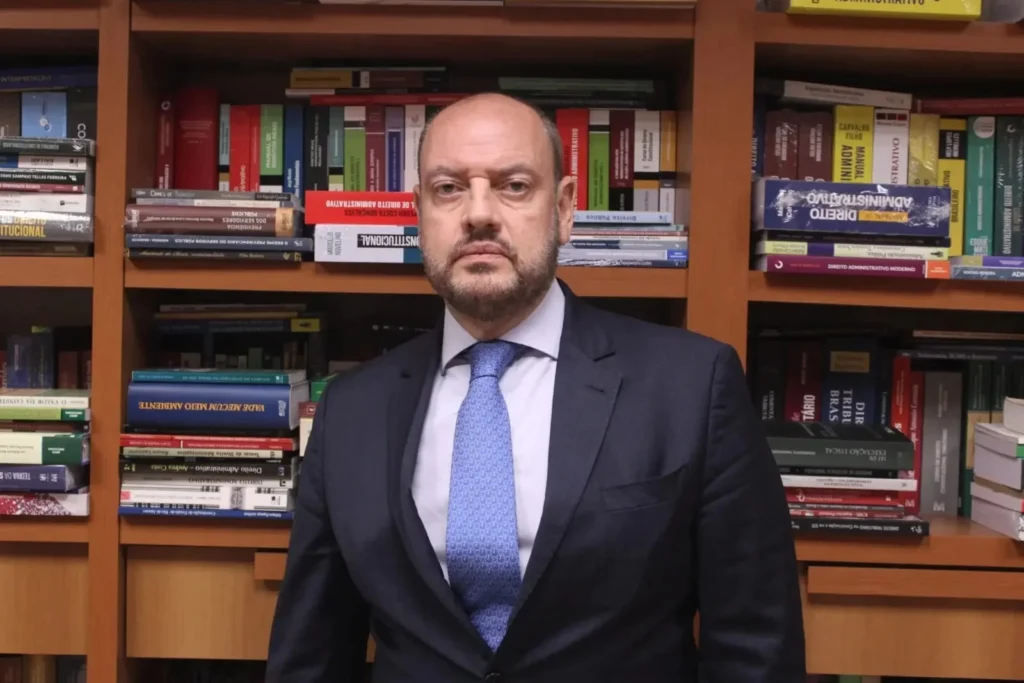 Governador interino do Rio exonera aliados de Castro e promove mudança estratégica no comando do estado