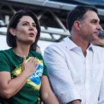 Ausência de Michelle Bolsonaro na campanha de Flávio causa atritos dentro do PL