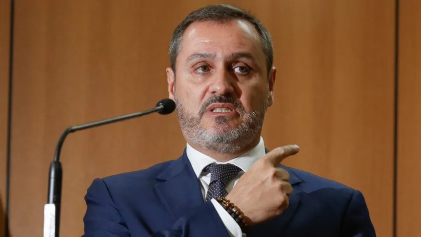 Banco Master financia viagem de diretor da PF a evento em Londres, revela investigação