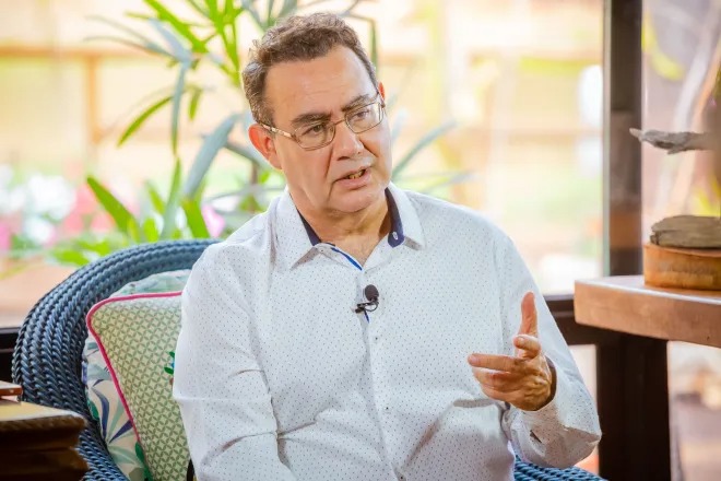 Augusto Cury aposta na “terceira via” e se define como candidato de “mente capitalista e coração social”