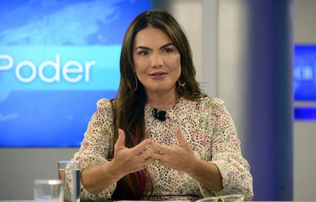 “Seremos a boa nova de Brasília”, diz Paula Belmonte ao lançar pré-candidatura ao GDF