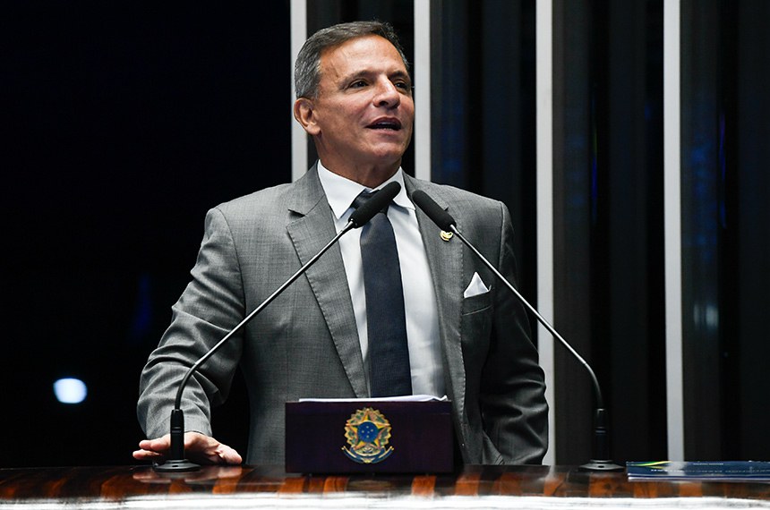 Bittar propaga fake news no Senado ao dizer que “Caetano Veloso pegou em armas na ditadura”