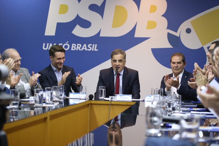 PSDB e Cidadania formalizam convite para Aécio disputar a presidência da República
