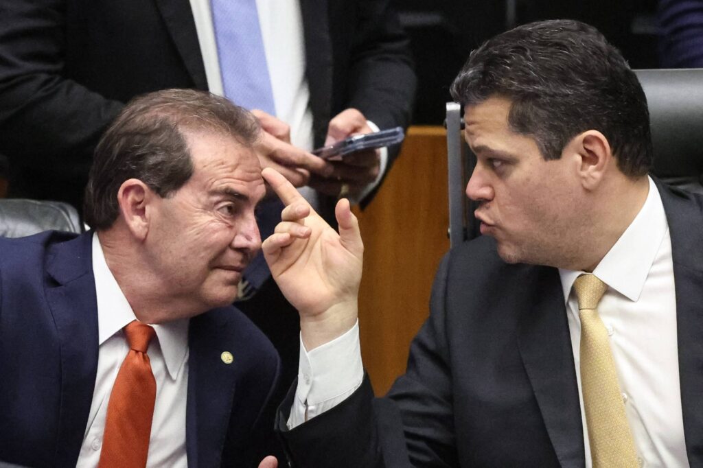 Com cargos no governo, PSD, União e MDB ajudam a derrubar veto de Lula