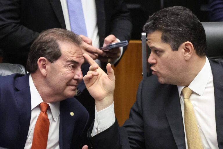 Com cargos no governo, PSD, União e MDB ajudam a derrubar veto de Lula