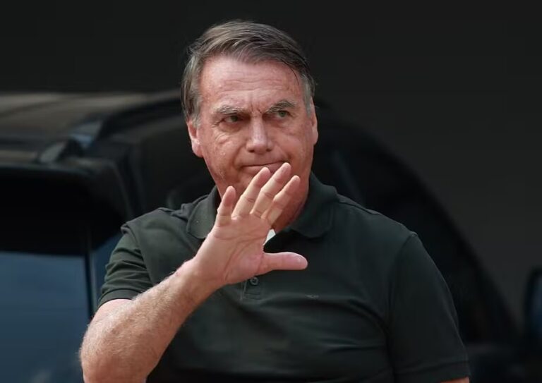 Bolsonaro fará mais uma cirurgia, dessa vez no ombro