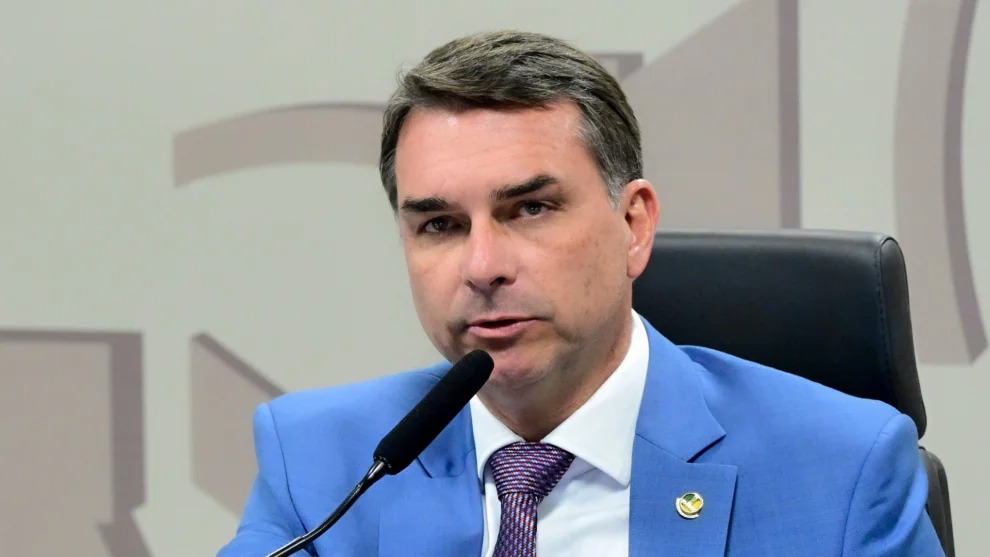 Campanha de Flávio é atingida pelos casos Master e Carbono Oculto